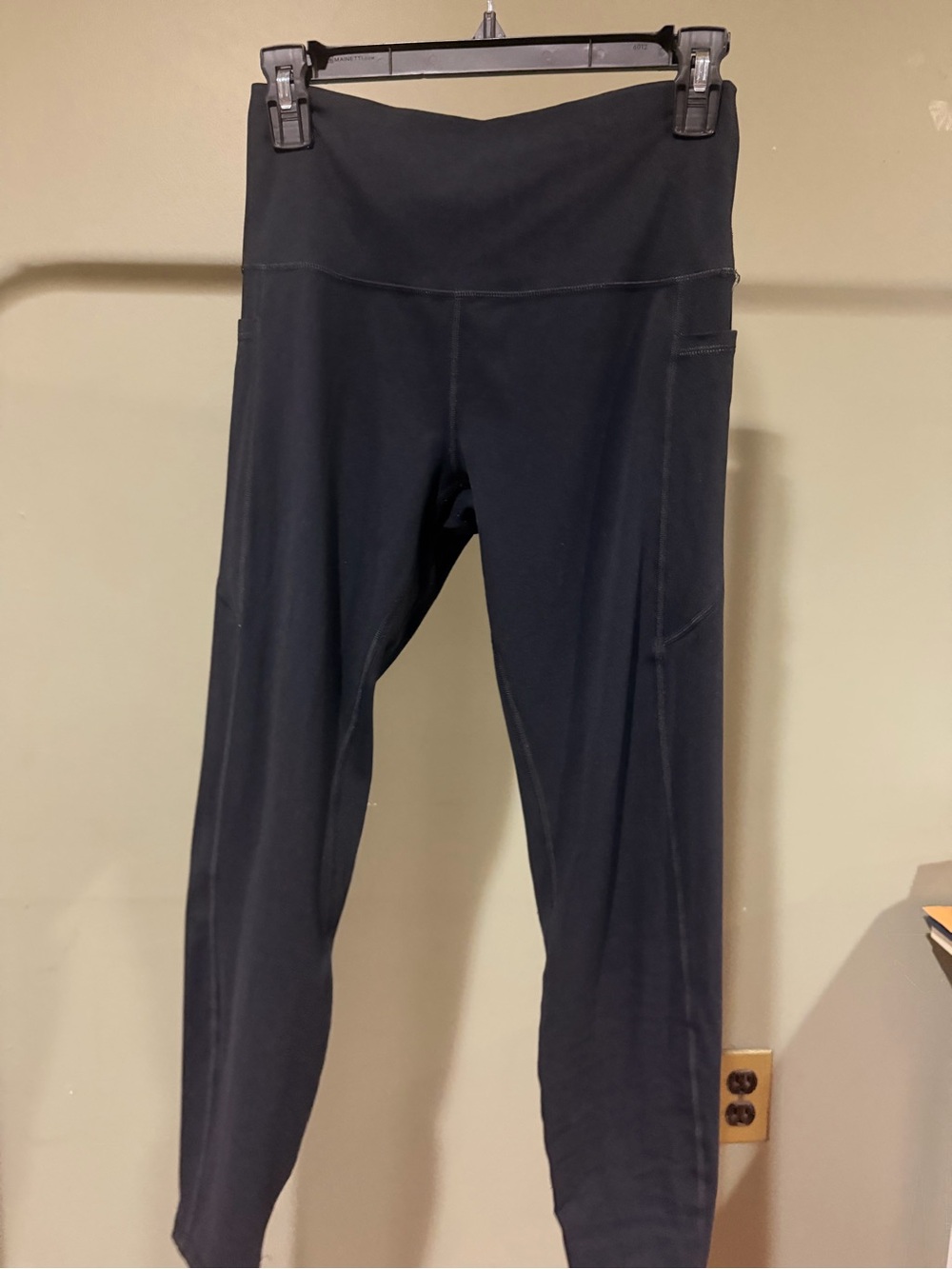 High-Rise Black Leggings with Side Pocket